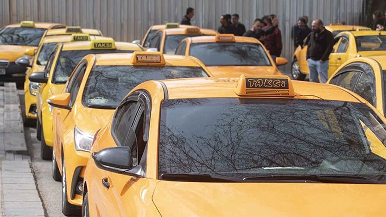 Istanbul Un Orta Yerinde Taksici Dehseti Tokat Atip Bogazini Sikti