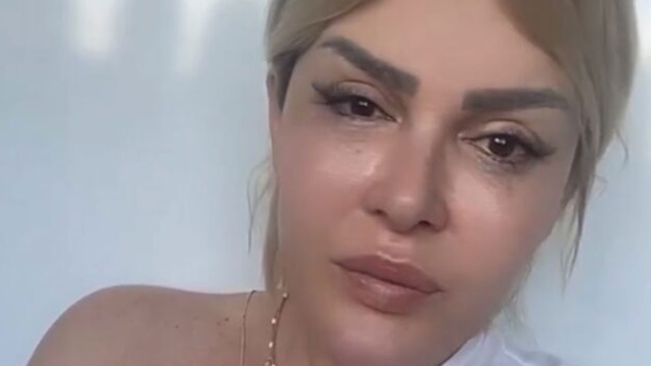 Selin Ciğerci�nin canlı yayınında cinsel organ şoku!