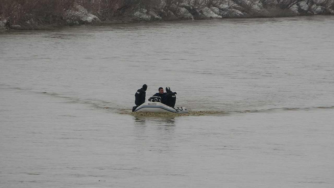 Muş’ta 5 gün önce Karasu Nehri’ne düşen Yağmur Özkan için