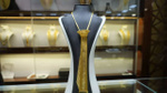 Altın kravat modası: Fiyatı dudak uçuklattı