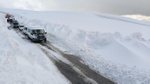 Kar geçit vermedi! Kapanan yolda 38 araçta 60 kişi mahsur kaldı