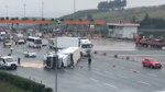 Bursa'da korkutan kaza! Kaza yapan tır yola devrildi