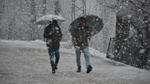 Şırnak'a lapa lapa kar yağdı! Mart ayında beyaz örtü altına giren kent çocukların yüzünü güldürdü