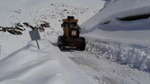 Yüksekova’da karla mücadele devam ediyor! Kar nedeniyle kapanan yollarda çalışma başlatıldı