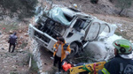 Denizli'de feci kaza! Boya yüklü kamyon şarampole devrildi: 1 ölü, 1 yaralı