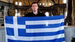 Ayasofya'da bayrak açan Yunan turist provokasyon yaptı