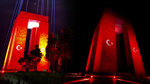 Şehitler Abidesi'ne özel ışıklandırma: Türk Bayrağı yansıtıldı!