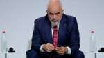 Kadın gazeteciyi iten Arnavutluk Başbakanı Edi Rama, ülkeyi karıştırdı