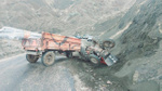 Çorum'da inşaat malzemesi yüklü traktör şarampole devrildi: Sürücü yaralandı