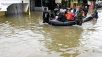 Endonezya'da sel felaketi! 40 bin kişi evini terk etti