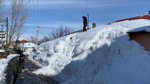 Bingöl'de günlerdir etkisini sürdüren kar yağışı hayatı felç etti. Yer yer 2 metreyi buldu, tek katlı evler görünmez hale geldi