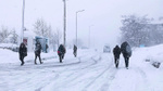 Bitlis'te eğitim ve öğretime kar engeli! Merkez ve Tatvan ilçesinde etkili olan şiddetli kar nedeniyle eğitime 1 gün ara verildi