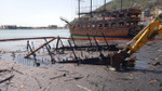 Alanya'da yanarak batan teknenin kalıntıları denizden çıkartıldı!