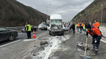Bolu Dağı geçişinde feci kaza! Tıra çarpan minibüs sürücüsü ağır yaralandı