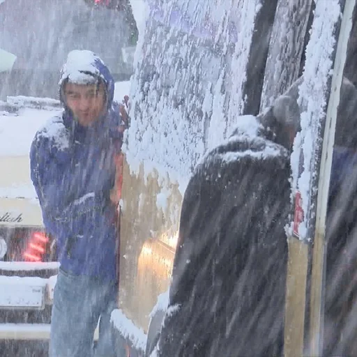 Yollar Buz Tuttu Yolda Kalan Minibusu Yolcular Itti