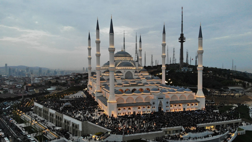İstanbul'da sabah ezanına 'mesai' ayarı