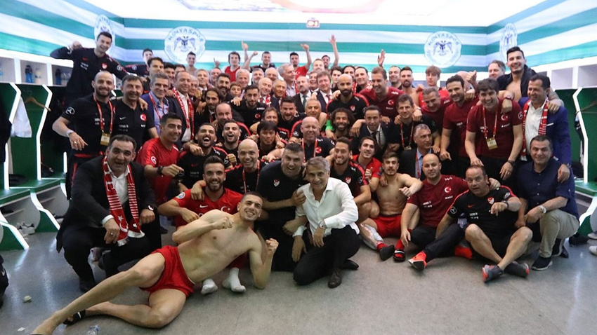 Milli Takım'ın zafer pozu