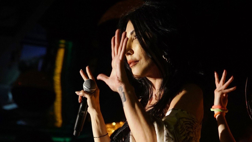 Hande Yener'den Demet Akalın’a mesaj