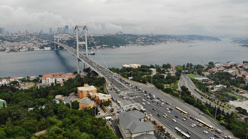 Köprüde hareketli saatler! Dur ihtarına uymadı
