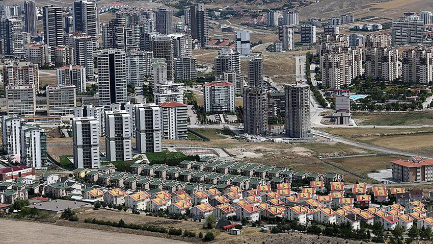 "Enflasyondaki düşüş konut kredilerini hareketlendirebilir"