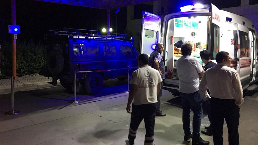 Özel harekat polisleri kaza yaptı