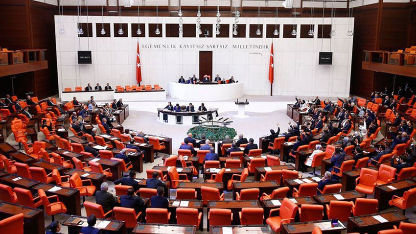 Meclis'te kabul edildi... Genel Kurul kararı aranmaksızın...