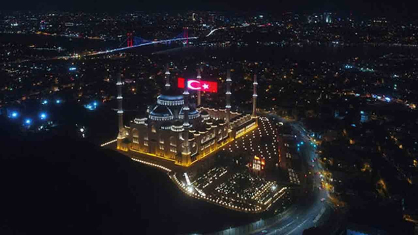 15 Temmuz'a özel dev LED Türk Bayrağı