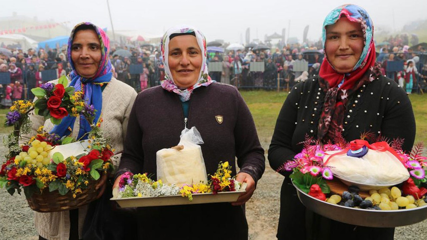 Festivale renk kattılar!