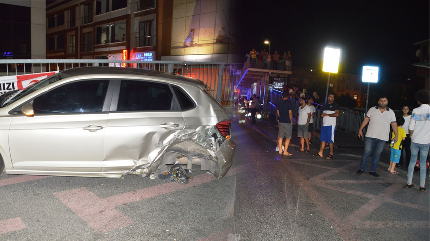 İstanbul’da korkunç kaza!.. Otobüs durağına daldılar!