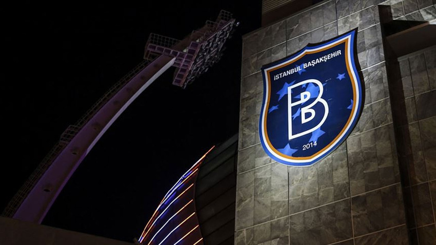 Başakşehir iki yıldızının sözleşmelerini yeniledi