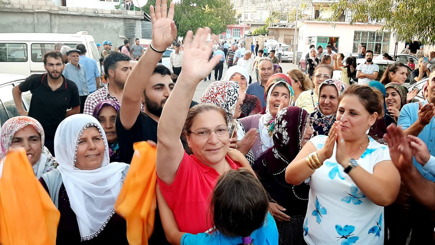 Seçimi ‘Hükümet Kadın’ kazandı
