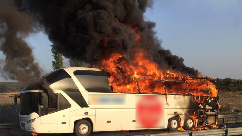 Yine aynı olay! Otobüs küle döndü