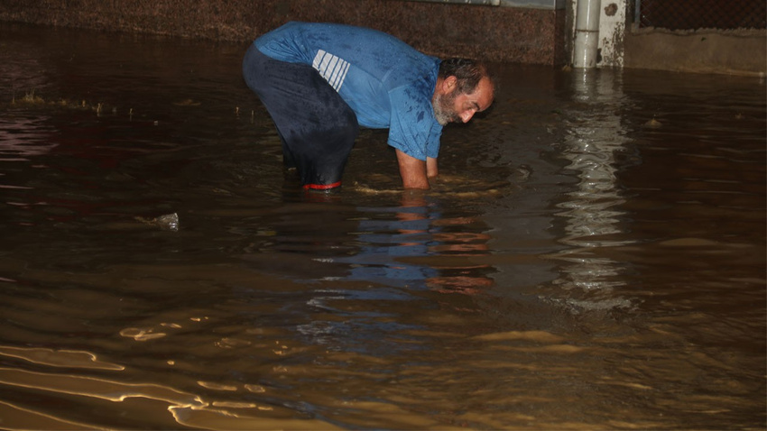 Meteoroloji 3 il için saat verdi!.. Ani sel, su baskını, yıldırım, dolu..!
