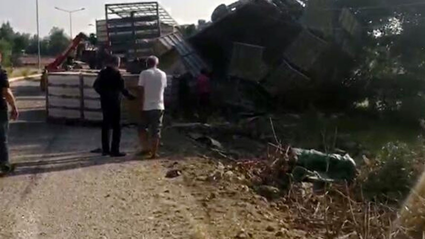 Adana'da faciadan dönüldü: 2 çocuk enkazın altında kaldı