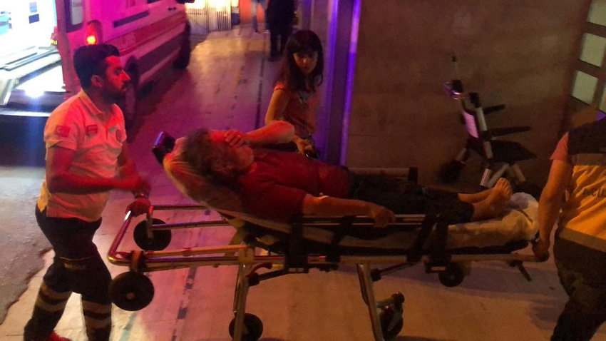 Ensesine taş geldi zannetti, hastanede şoka uğradı