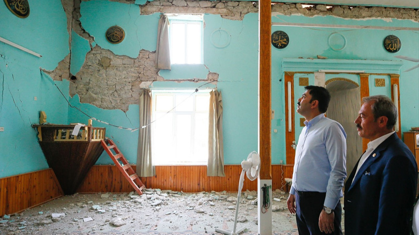 Çevre Bakanı Kurum'dan deprem açıklaması!
