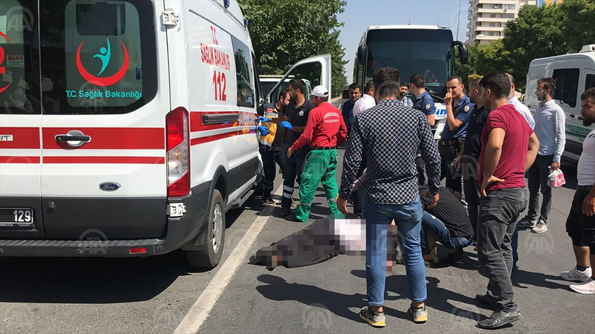 Ölen babasının cesedini morgdan alıp acile getirdi