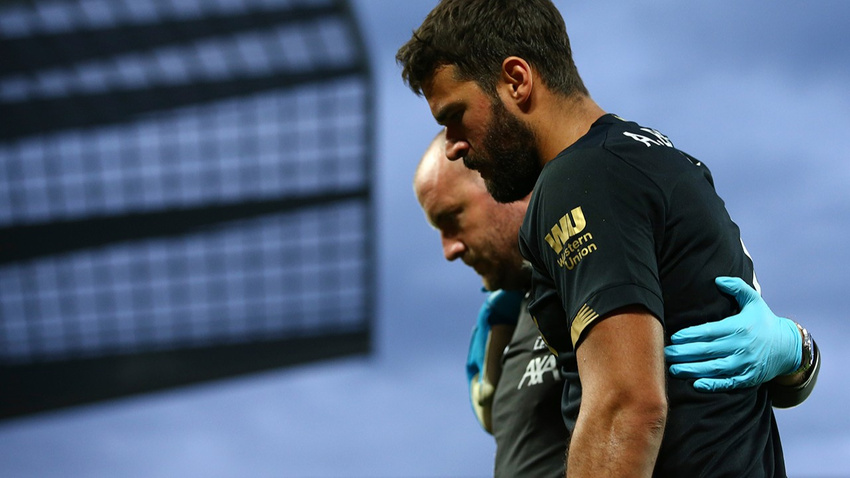 Sakatlanan Alisson Becker İstanbul'daki Süper Kupa maçında yok