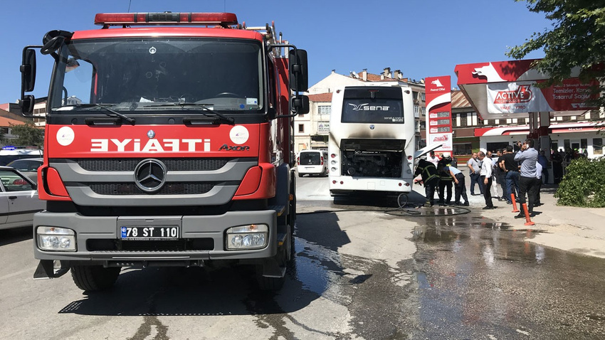 Tur otobüsü yandı, turistler ölümden döndü