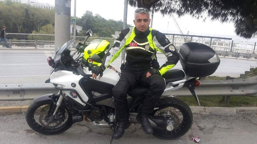 Motosikleti devrilen polisten acı haber!