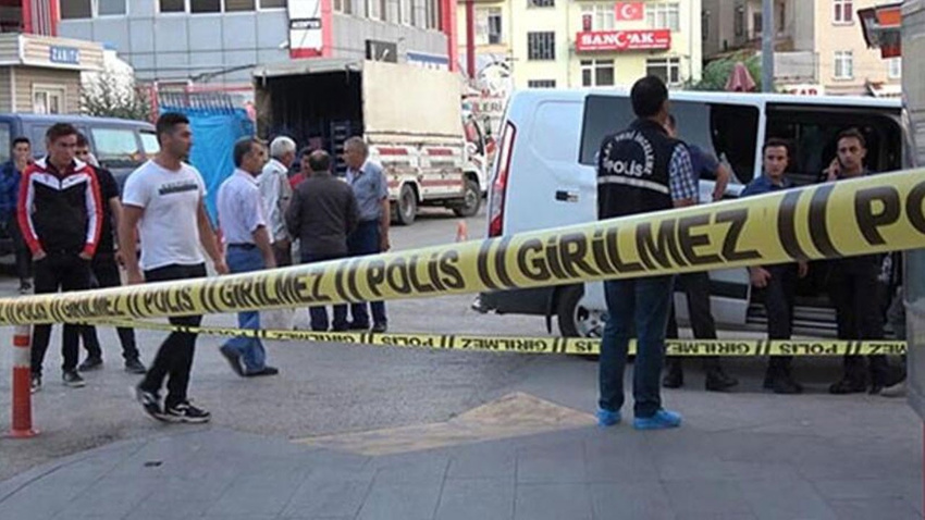 Kızının gözleri önünde bıçaklandı