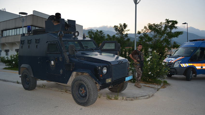 Düğünde taşlı, sopalı kavga: Çok sayıda yaralı var