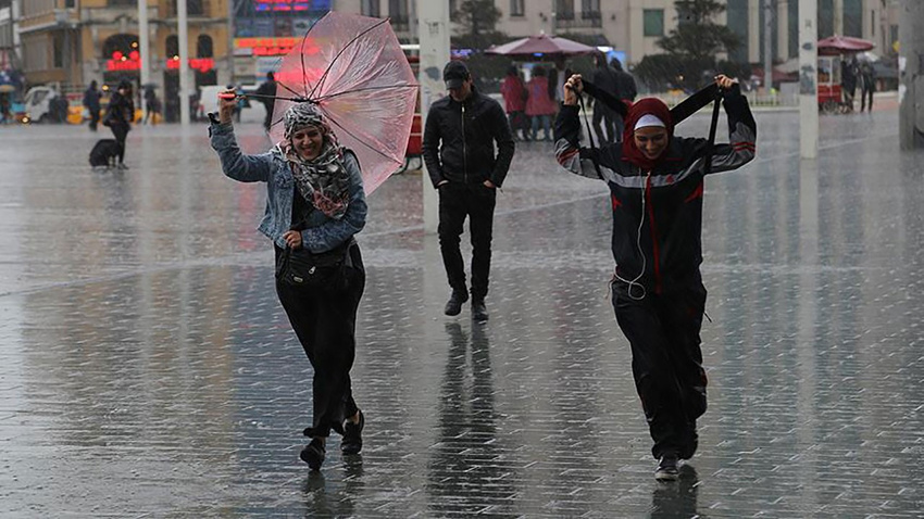 Kuvvetli ve çok kuvvetli yağış uyarısı! İstanbul'da yağış erken başladı