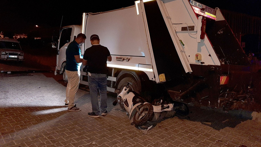 Fethiye'de korkunç kaza!.. Yoldan geçen çöp kamyonunun altında kaldı!