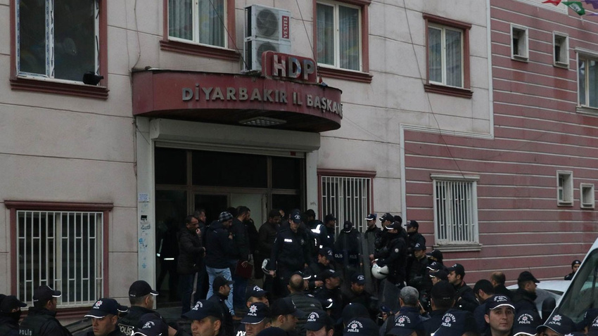 HDP'nin Diyarbakır il ve ilçe örgütlerine soruşturma