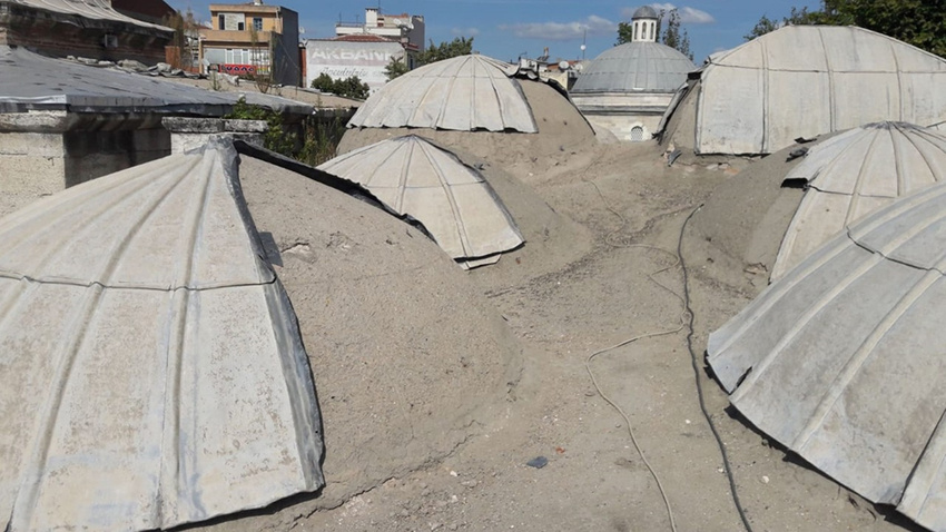 450 yıllık külliyenin kubbe kurşunlarını çaldılar!