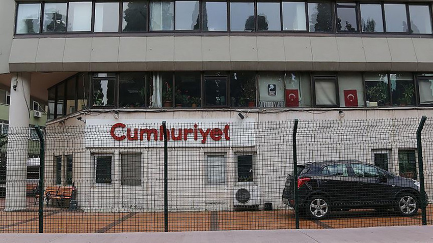 Cumhuriyet gazetesi yazarları hakkında karar!