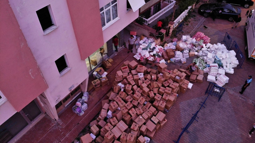 Maltepe'de panik anları! Bir bina boşaltıldı