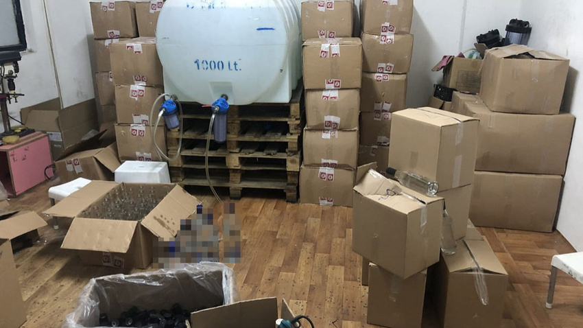 İstanbul'da binlerce litre sahte içki ele geçirildi!
