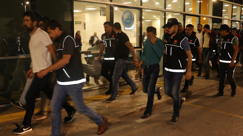 13 adrese eş zamanlı operasyon: 17 gözaltı